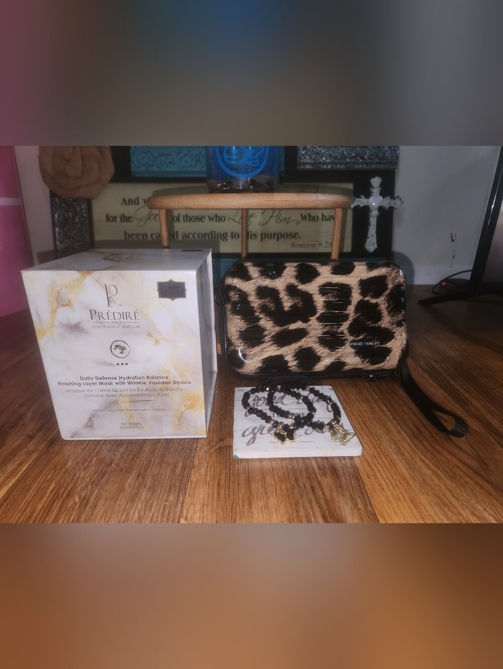 FOREVER YOUNG LEOPARD CLUTCH BEAUTY BUNDLE